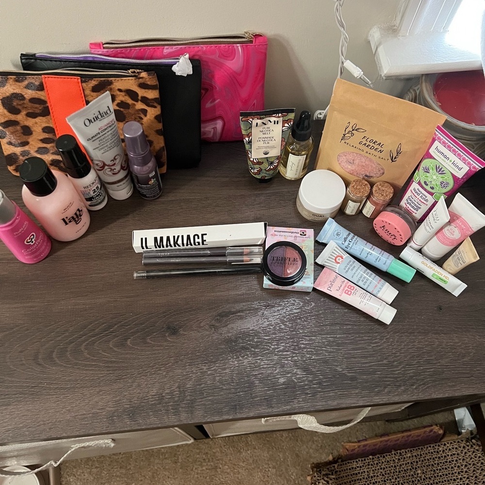 28 beauty products including Ipsy and boutique items
